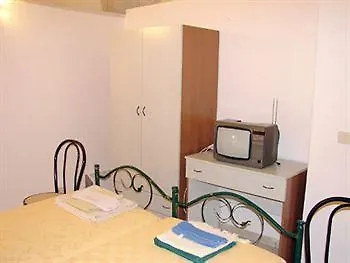 La Piazzetta Guest house 2*